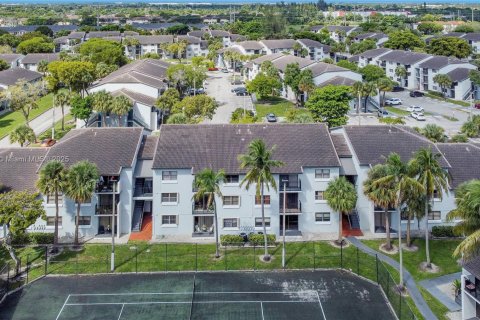 Condominio en venta en Hialeah, Florida, 2 dormitorios, 90.67 m2 № 1952026 - foto 7