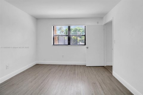 Condominio en venta en Hialeah, Florida, 2 dormitorios, 90.67 m2 № 1952026 - foto 20