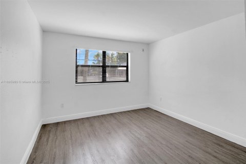Condominio en venta en Hialeah, Florida, 2 dormitorios, 90.67 m2 № 1952026 - foto 15