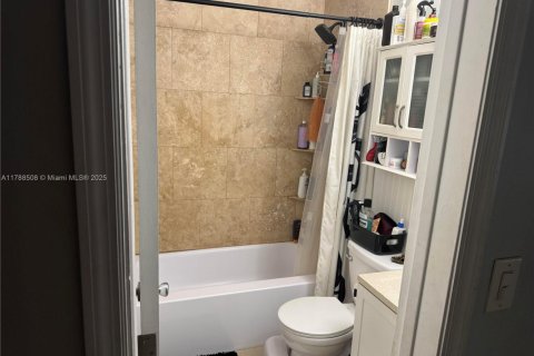 Commercial property in Fort Lauderdale, Florida 196.86 sq.m. № 1978676 - photo 16