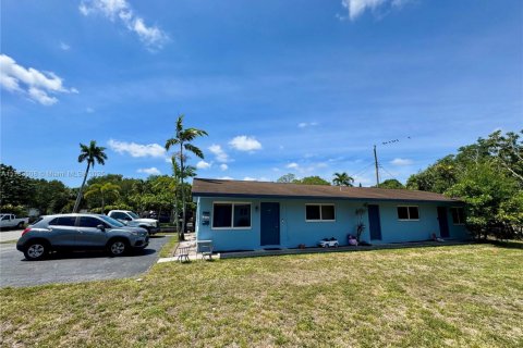 Commercial property in Fort Lauderdale, Florida 196.86 sq.m. № 1978676 - photo 22