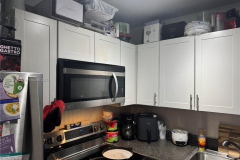 Commercial property in Fort Lauderdale, Florida 196.86 sq.m. № 1978676 - photo 15