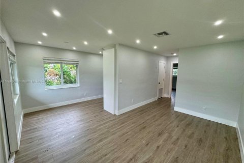 Commercial property in Fort Lauderdale, Florida 196.86 sq.m. № 1978676 - photo 2