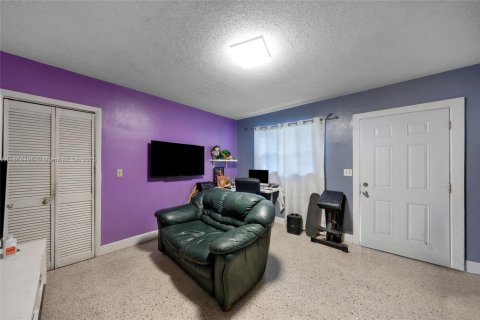 Propiedad comercial en venta en Miami, Florida, 314.1 m2 № 2012308 - foto 20