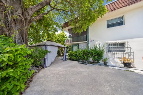 Propiedad comercial en venta en Miami, Florida, 314.1 m2 № 2012308 - foto 19