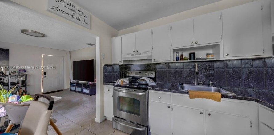 Propiedad comercial en Miami, Florida 314.1 m2 № 2012308