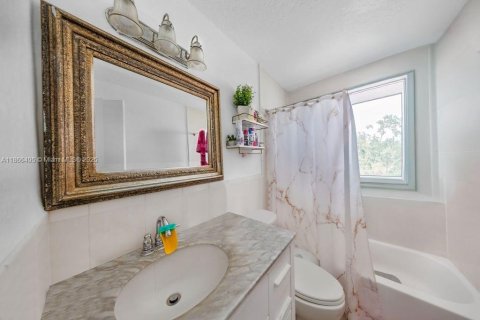 Propiedad comercial en venta en Miami, Florida, 314.1 m2 № 2012308 - foto 8