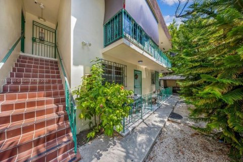 Propiedad comercial en venta en Miami, Florida, 314.1 m2 № 2012308 - foto 2