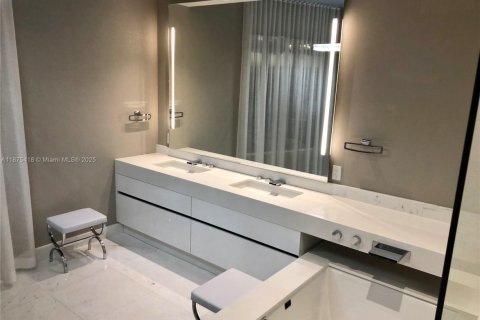 Copropriété à vendre à Sunny Isles Beach, Floride: 3 chambres, 385.92 m2 № 1977766 - photo 9