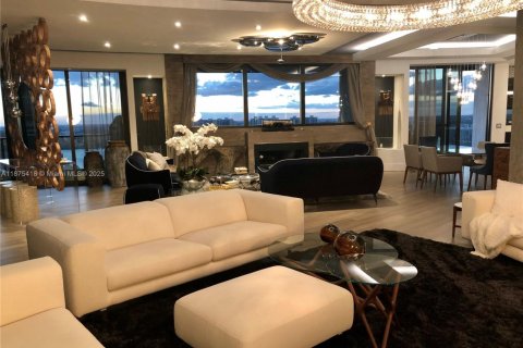 Copropriété à vendre à Sunny Isles Beach, Floride: 3 chambres, 385.92 m2 № 1977766 - photo 2