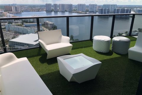 Copropriété à vendre à Sunny Isles Beach, Floride: 3 chambres, 385.92 m2 № 1977766 - photo 15