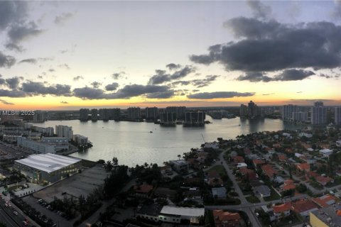 Copropriété à vendre à Sunny Isles Beach, Floride: 3 chambres, 385.92 m2 № 1977766 - photo 7