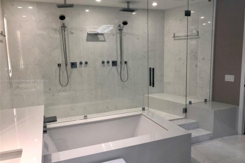 Copropriété à vendre à Sunny Isles Beach, Floride: 3 chambres, 385.92 m2 № 1977766 - photo 10