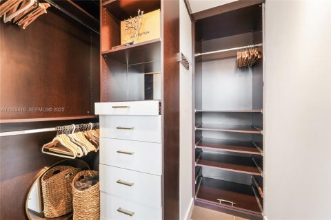 Купить кондоминиум в Майами, Флорида 2 спальни, 109.72м2, № 2037652 - фото 23