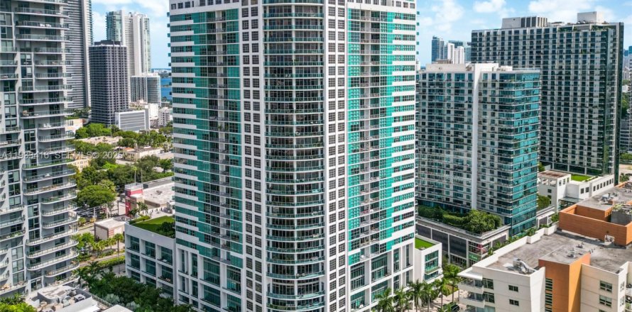 Кондоминиум с 2 спальнями в Майами, Флорида № 2037652