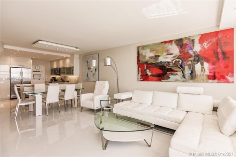 Condominio en alquiler en Hollywood, Florida, 2 dormitorios, 115.94 m2 № 1978945 - foto 3