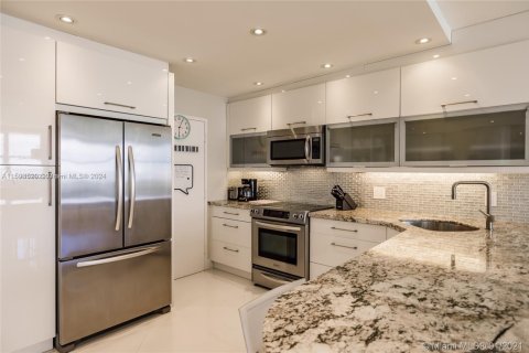 Condominio en alquiler en Hollywood, Florida, 2 dormitorios, 115.94 m2 № 1978945 - foto 6