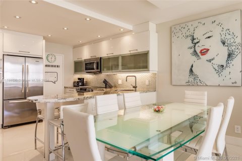 Condominio en alquiler en Hollywood, Florida, 2 dormitorios, 115.94 m2 № 1978945 - foto 7