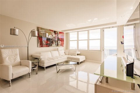 Condominio en alquiler en Hollywood, Florida, 2 dormitorios, 115.94 m2 № 1978945 - foto 4