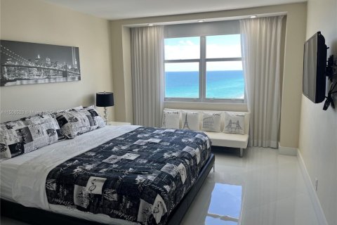 Condominio en alquiler en Hollywood, Florida, 2 dormitorios, 115.94 m2 № 1978945 - foto 12