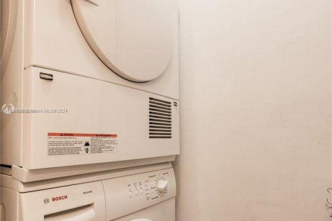 Condominio en alquiler en Hollywood, Florida, 2 dormitorios, 115.94 m2 № 1978945 - foto 11