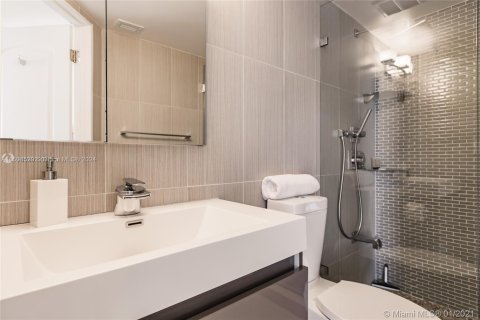 Condominio en alquiler en Hollywood, Florida, 2 dormitorios, 115.94 m2 № 1978945 - foto 13