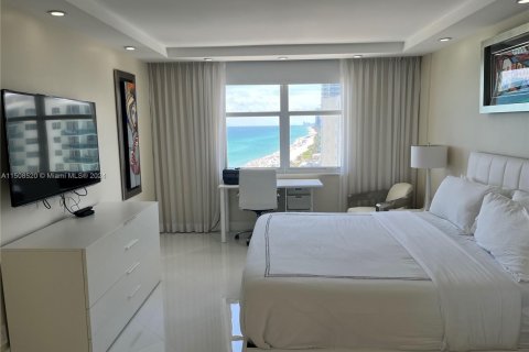 Condominio en alquiler en Hollywood, Florida, 2 dormitorios, 115.94 m2 № 1978945 - foto 9