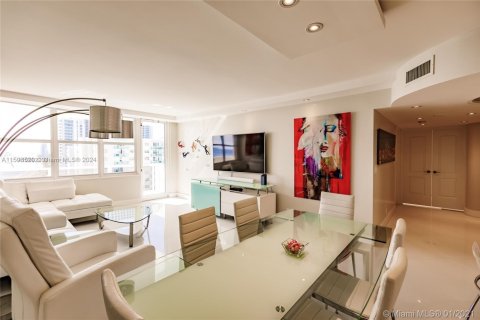 Condominio en alquiler en Hollywood, Florida, 2 dormitorios, 115.94 m2 № 1978945 - foto 8