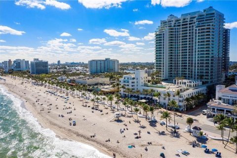 Condo in Fort Lauderdale, Florida, 3 bedrooms  № 711389 - photo 1