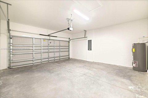 House in Lehigh Acres, Florida 3 bedrooms № 2012752 - photo 12