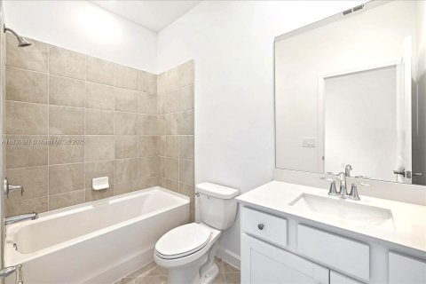 House in Lehigh Acres, Florida 3 bedrooms № 2012752 - photo 11