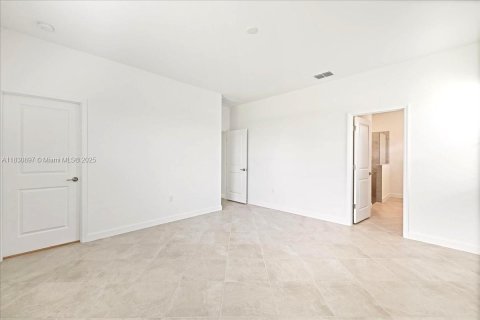 House in Lehigh Acres, Florida 3 bedrooms № 2012752 - photo 7