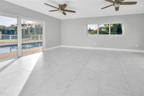 House in Coral Springs, Florida 6 bedrooms № 2050338 - photo 19
