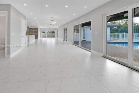 House in Coral Springs, Florida 6 bedrooms № 2050338 - photo 3