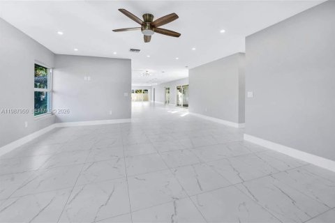 House in Coral Springs, Florida 6 bedrooms № 2050338 - photo 10