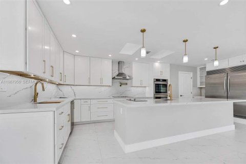 House in Coral Springs, Florida 6 bedrooms № 2050338 - photo 5