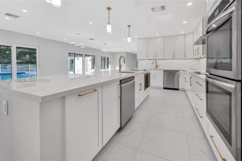 House in Coral Springs, Florida 6 bedrooms № 2050338 - photo 6