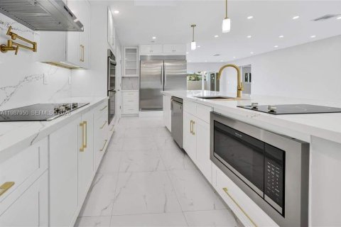 House in Coral Springs, Florida 6 bedrooms № 2050338 - photo 7