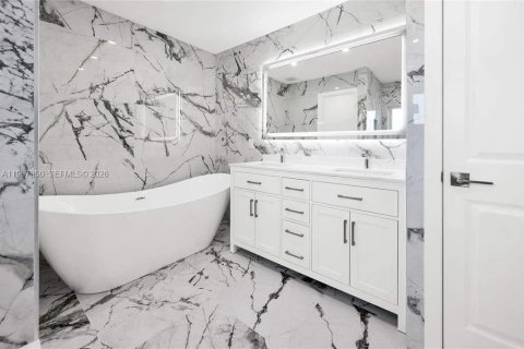 House in Coral Springs, Florida 6 bedrooms № 2050338 - photo 21