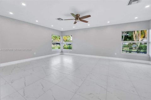 House in Coral Springs, Florida 6 bedrooms № 2050338 - photo 11
