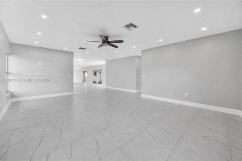 House in Coral Springs, Florida 6 bedrooms № 2050338 - photo 12