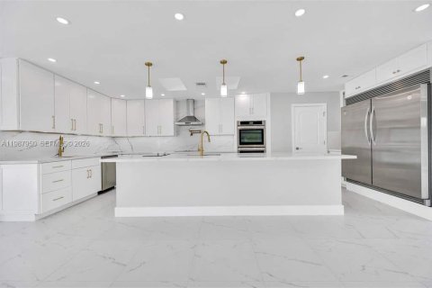 House in Coral Springs, Florida 6 bedrooms № 2050338 - photo 4