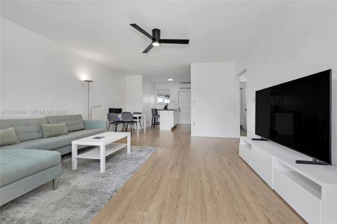 Villa ou maison à louer à Biscayne Park, Floride: 2 chambres, 78.04 m2 № 1996496 - photo 6