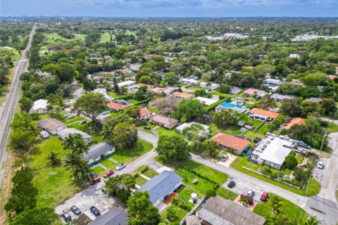 Villa ou maison à louer à Biscayne Park, Floride: 2 chambres, 78.04 m2 № 1996496 - photo 8