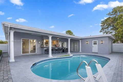 Casa en venta en Miramar, Florida, 5 dormitorios, 147.44 m2 № 2005501 - foto 11