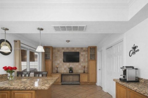 Casa en venta en Miramar, Florida, 5 dormitorios, 147.44 m2 № 2005501 - foto 4