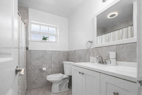 Casa en venta en Miramar, Florida, 5 dormitorios, 147.44 m2 № 2005501 - foto 10