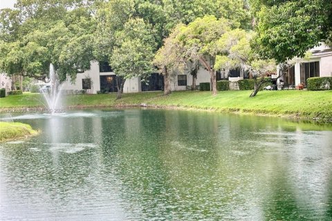 Condominio en Coconut Creek, Florida, 2 dormitorios  № 2077609