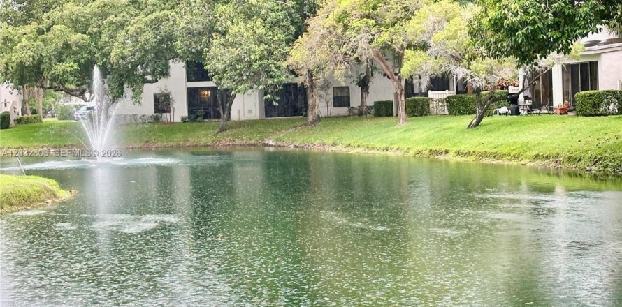Condominio en Coconut Creek, Florida, 2 dormitorios  № 2077609