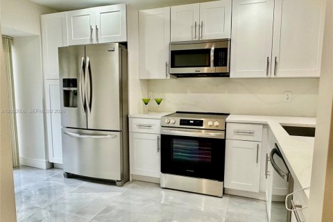 Condominio en alquiler en Coconut Creek, Florida, 2 dormitorios, 115.57 m2 № 2077609 - foto 3